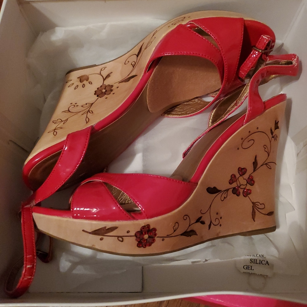 High wood wedge open toe shoes